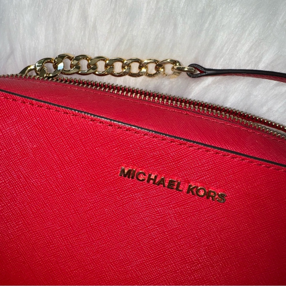 Like New Michael Kors MK Crossbody. - Picture 2 of 8